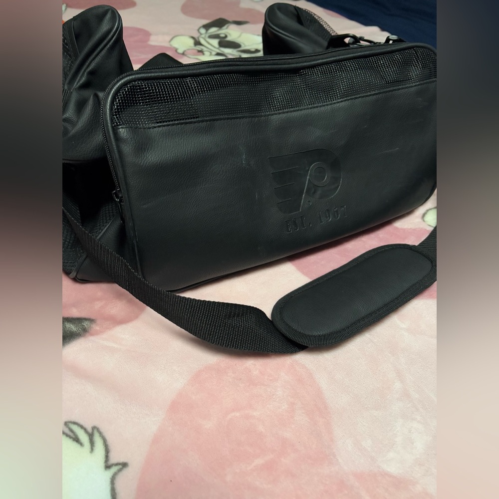 Super RARE NHL Flyers rare and super exclusive black duffle bag filled